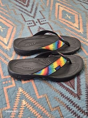Keen Kona Flip Flops with  Straps Ith Tie Dye Colorway
